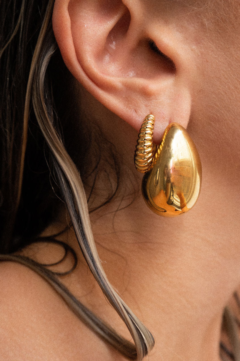 Gia Hoops | Gold