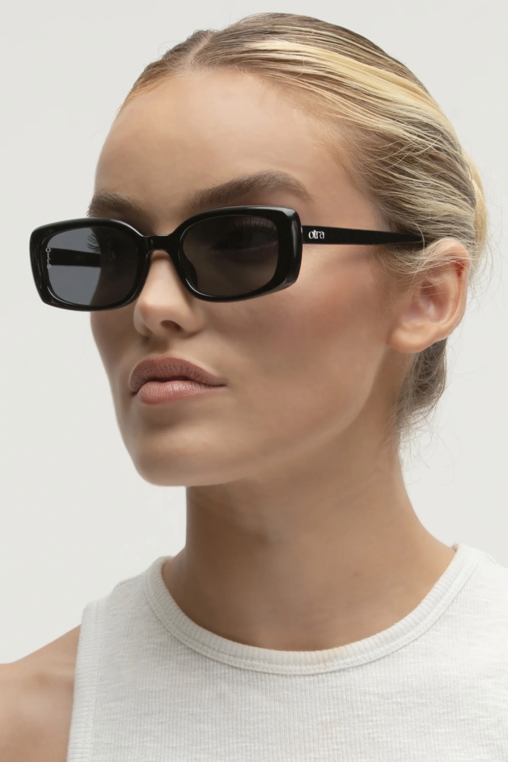 Daisy | Black/Smoke