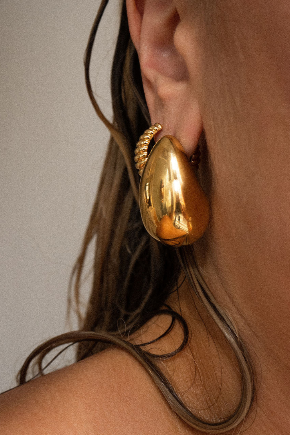 Gia Hoops | Gold