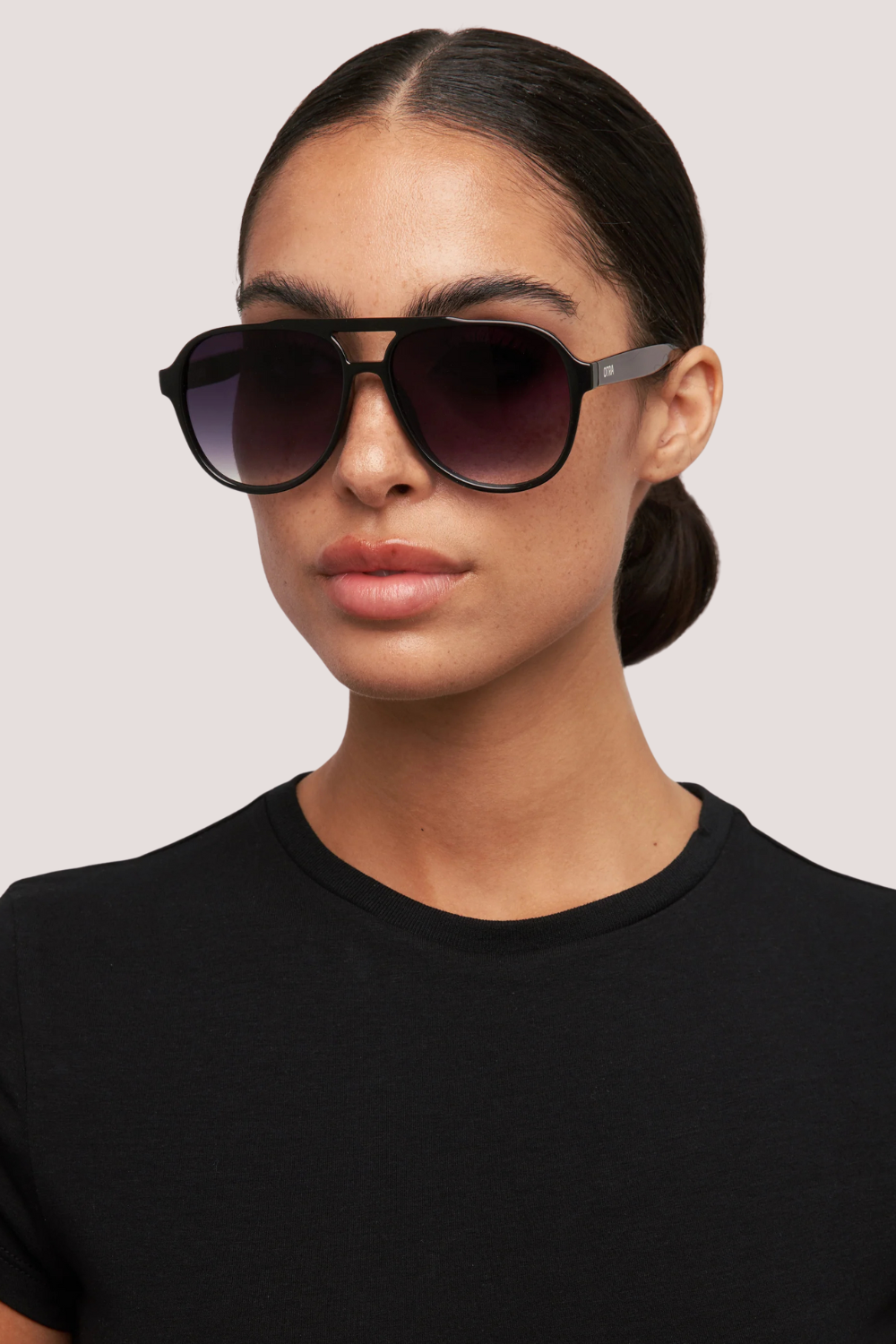 Stevie | Black/Smoke