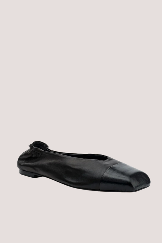 Willow | Black Leather