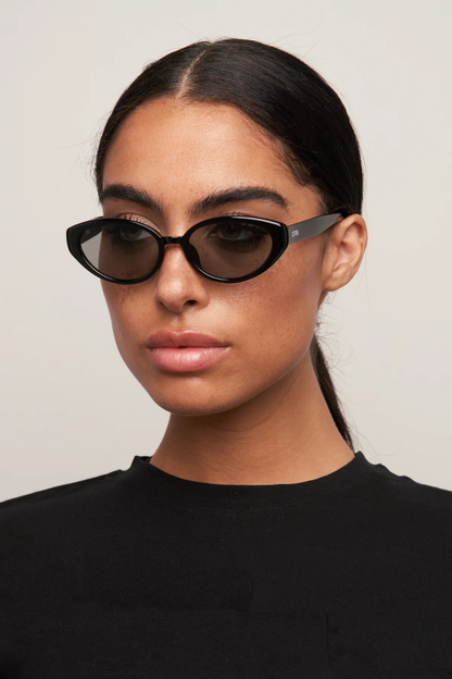 Greta | Black/Smoke