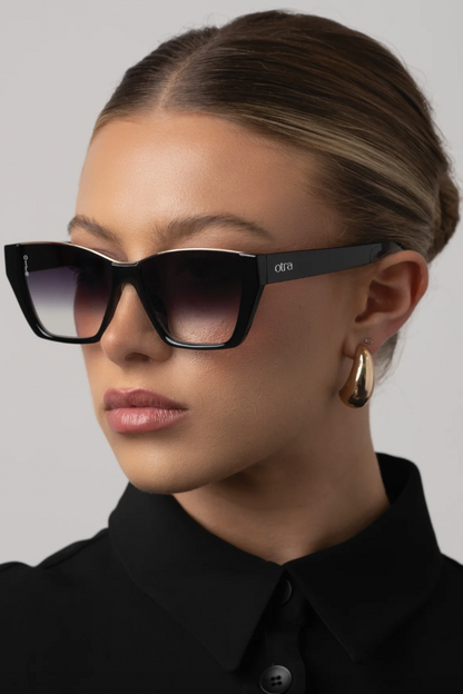 Belle | Black/Smoke Fade