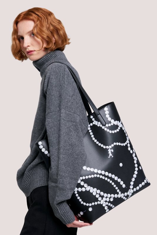 Runaway Pearls Tote Black
