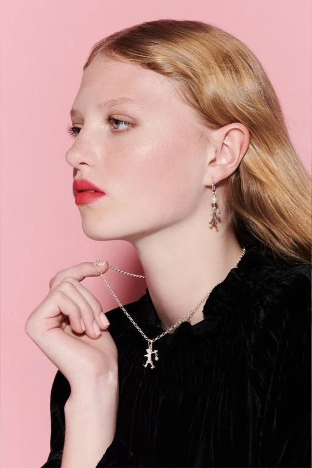 Girl With A Pearl Necklace 50cm | Silver