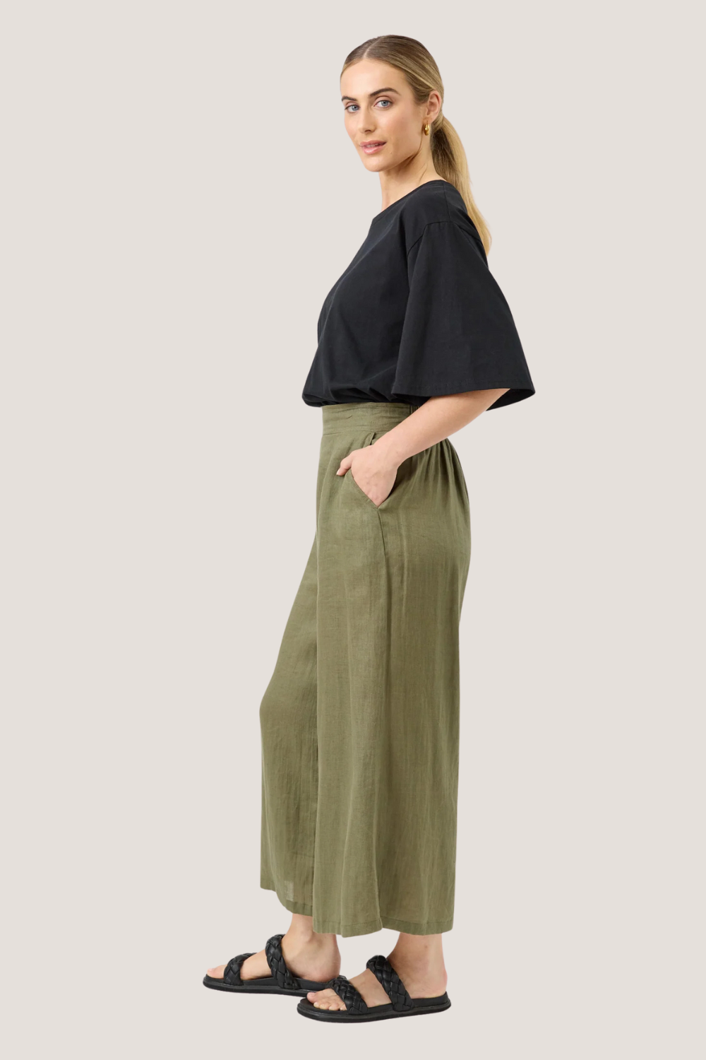 Studio Crop | Khaki