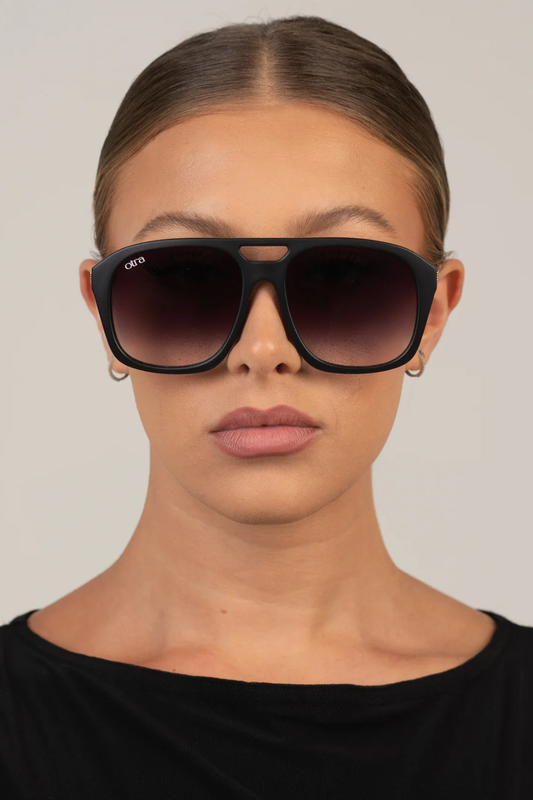 Reina | Black/Smoke Fade