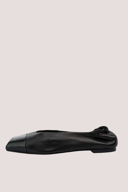 Willow | Black Leather