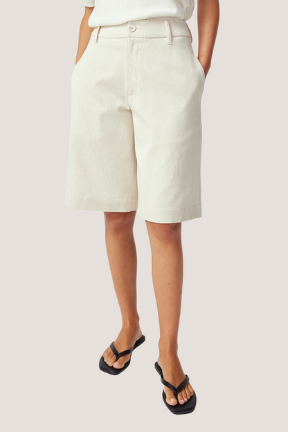 Inayah Short | Natural