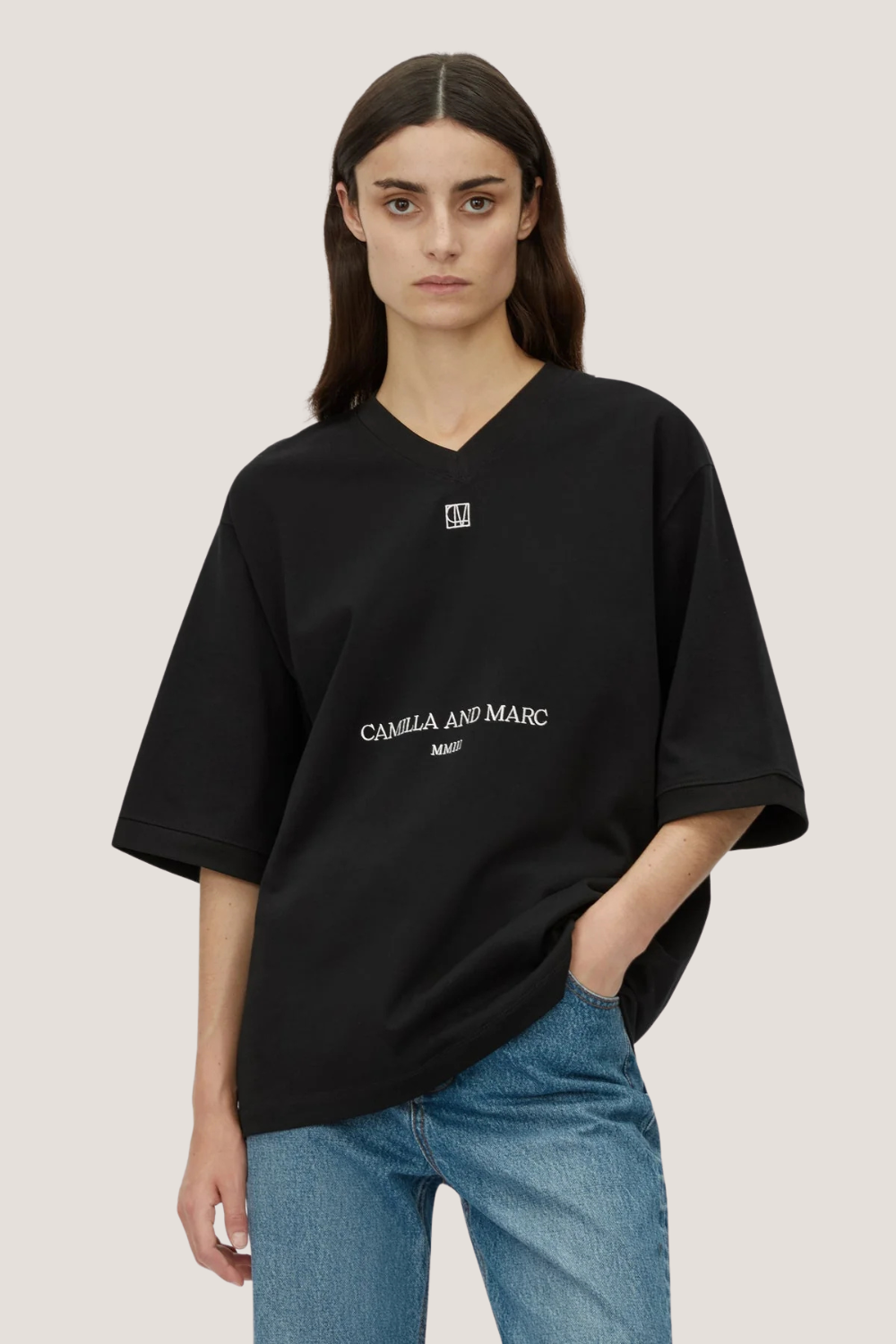 Larissa Logo Tee | Black