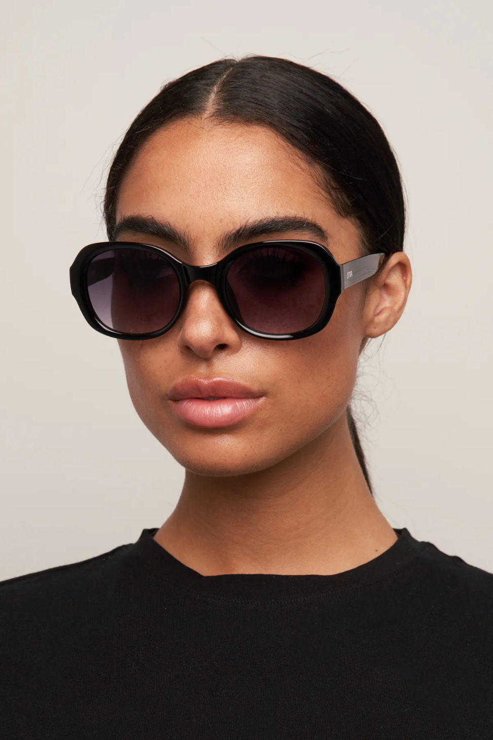 Darcy | Black/Smoke