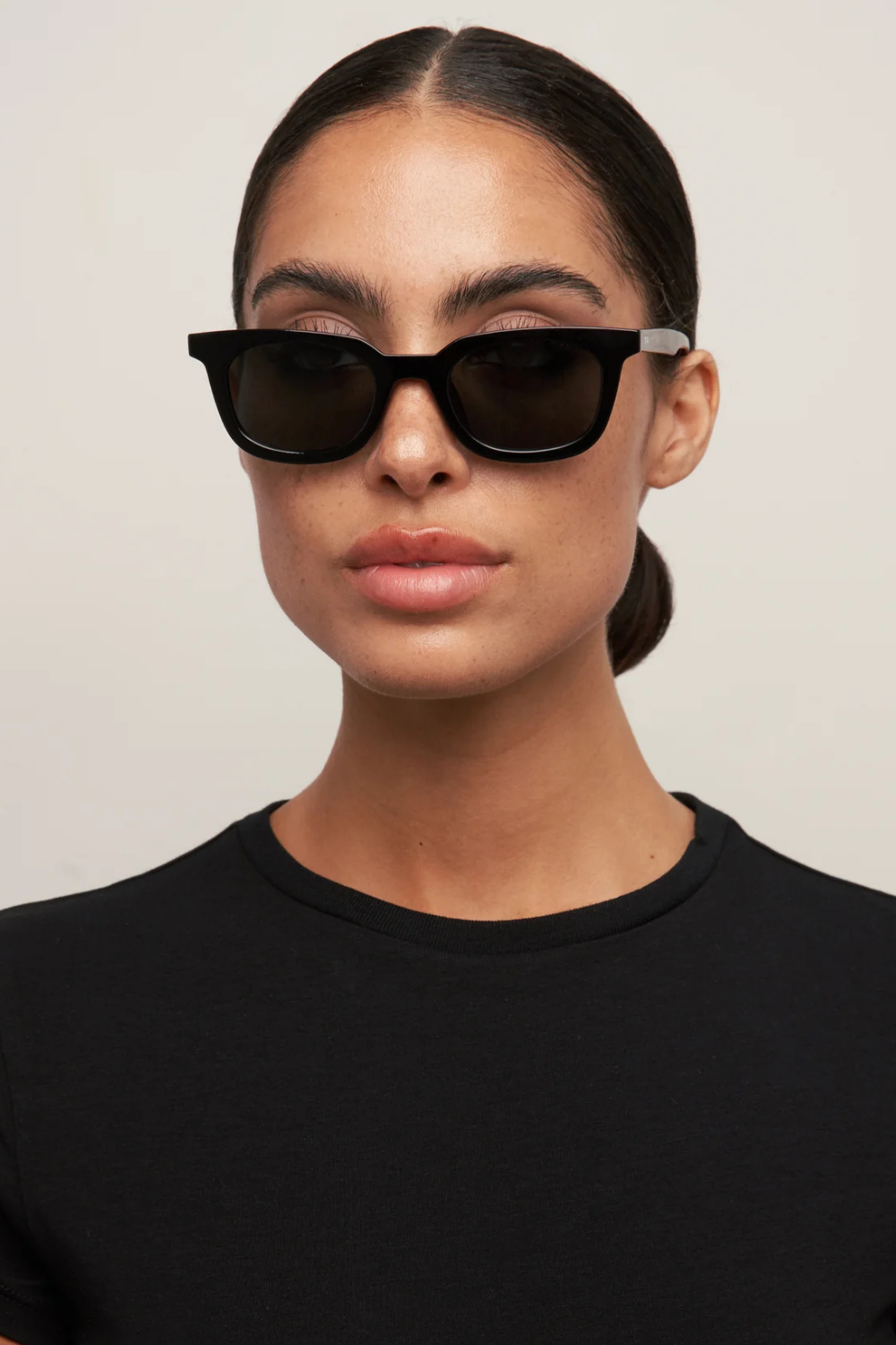 Nia | Black/Smoke