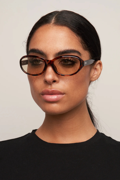 Elsa | Tort/Brown