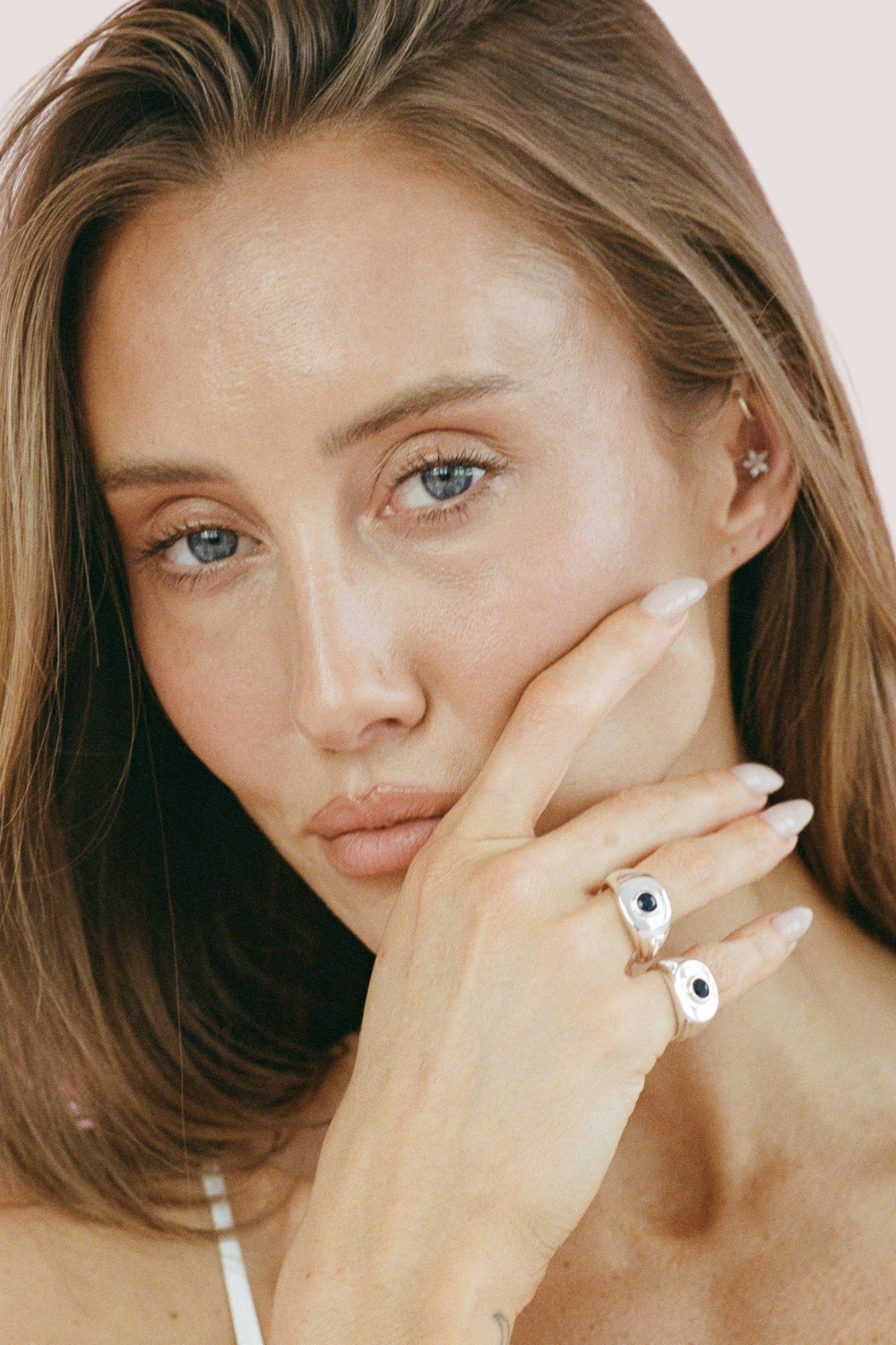 Heritage Signet Ring | White Gold/Royal Blue